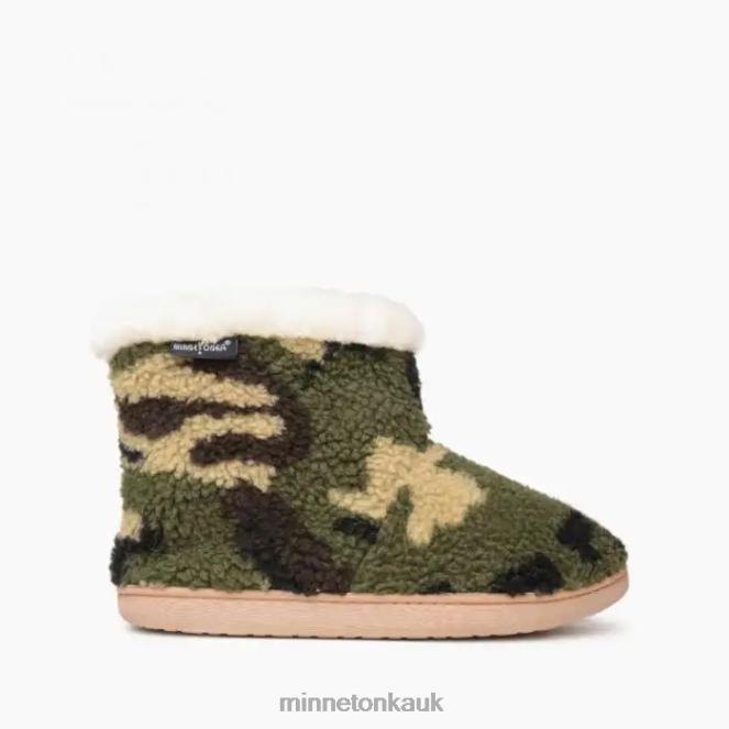 Minnetonka Women Camo Print Betty Footwear AD084241